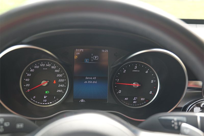 Mercedes-Benz GLC 220d 4M AMG Masáž 360° Webasto - fotka 29 z 32