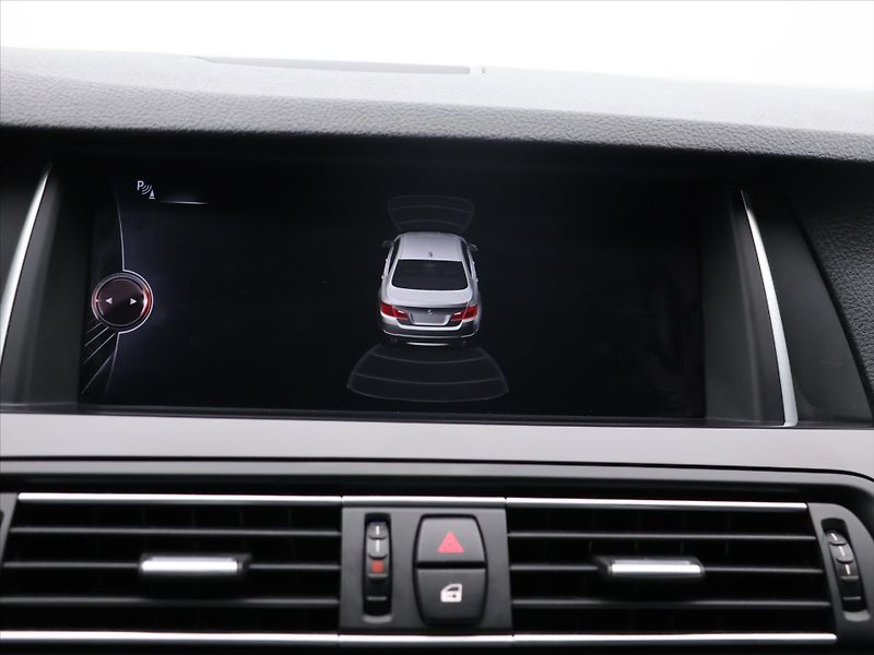 BMW Řada 5 2,0 d 160kW xDrive Aut. CZ - fotka 24 z 38
