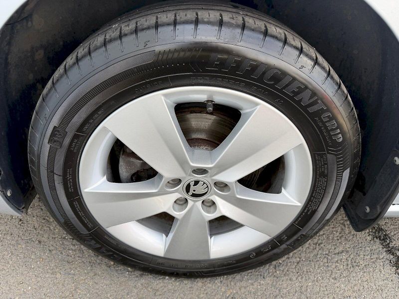 Škoda Scala (2022) 1.5 TSI 110kW Style Full-LED - fotka 34 z 35