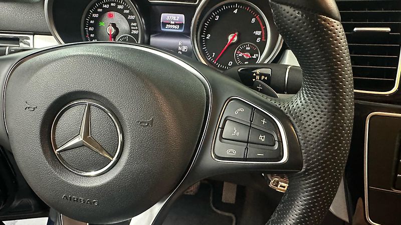 Mercedes-Benz GLE 250D / 4.MATIC / DVĚ SADY KOL - fotka 41 z 46