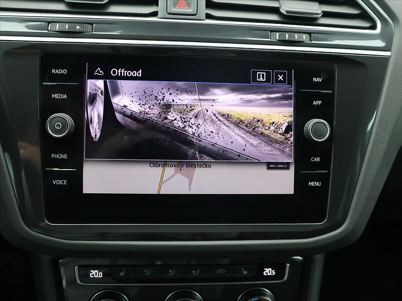 Volkswagen Tiguan 2,0 TDI Highline 4x4 DSG DPH - fotka 20 z 26
