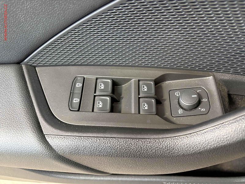 Škoda Octavia (2021) 1.5TSi, ČR, AC, výhřev sed. - fotka 12 z 17