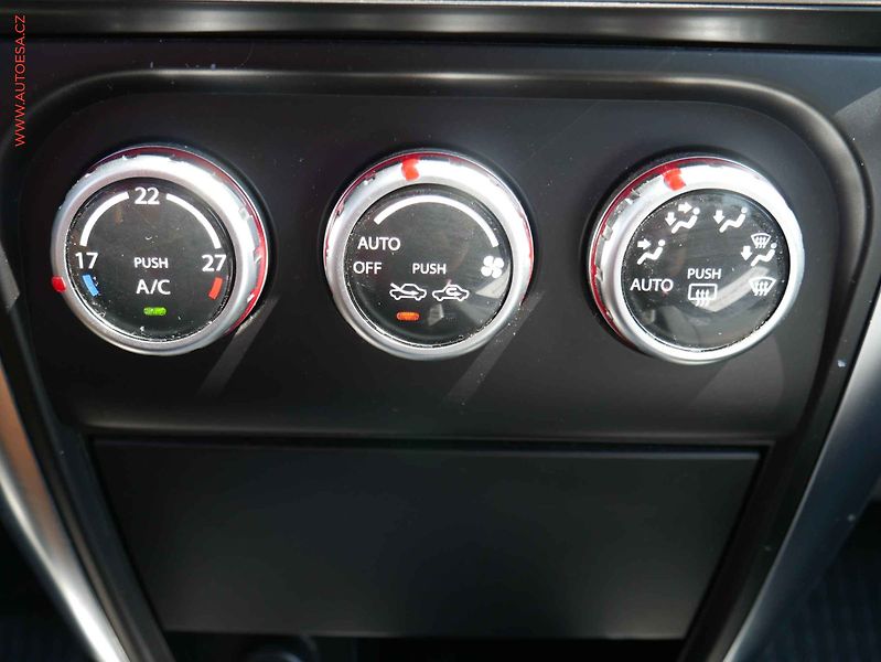 Suzuki SX4 (2006) 1.6i 4x4, AC, park.kamera - fotka 17 z 19