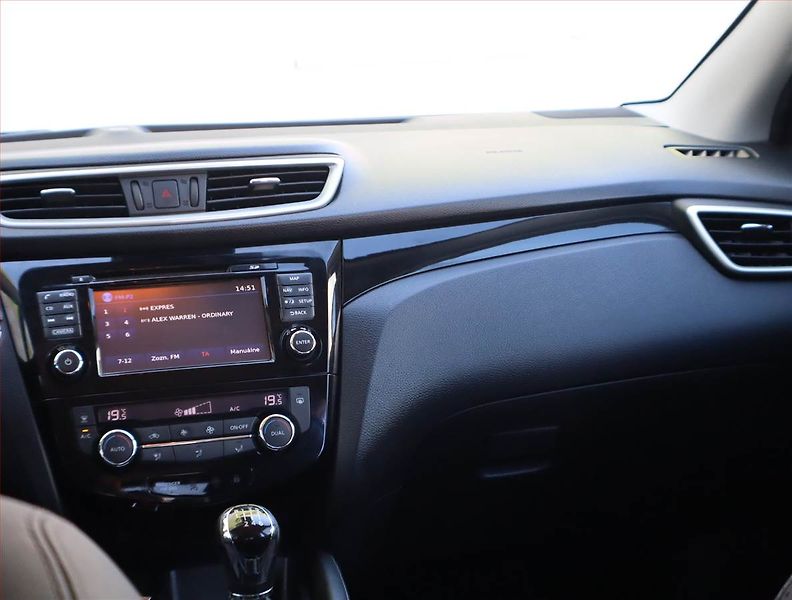 Nissan Qashqai (2016) 1.6 dCi, Kůže, Navi, Tempomat - fotka 8 z 17