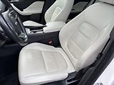 Jaguar F-Pace (2017) 2.0 AWD, 132kW,1.majitel, DPH - náhled 10