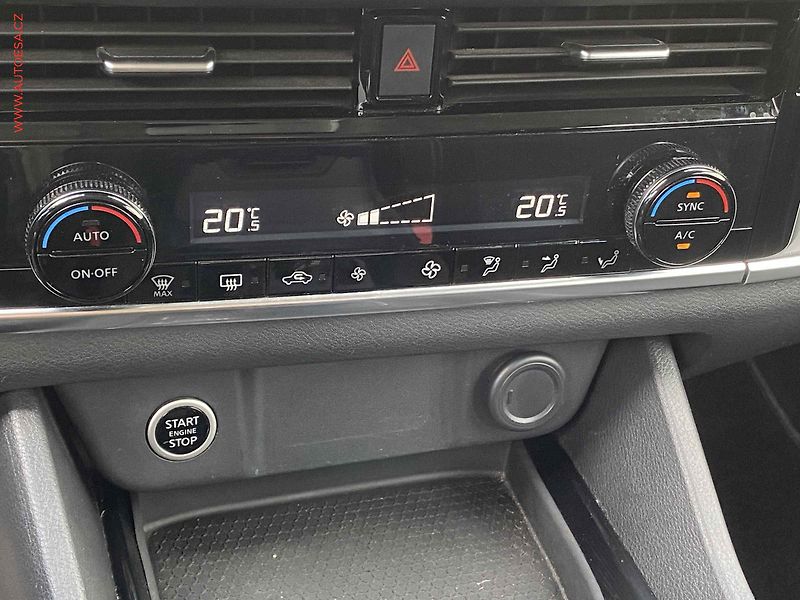 Nissan Qashqai (2021) 1.3 DIG-T, ČR, AT, LED - fotka 15 z 19