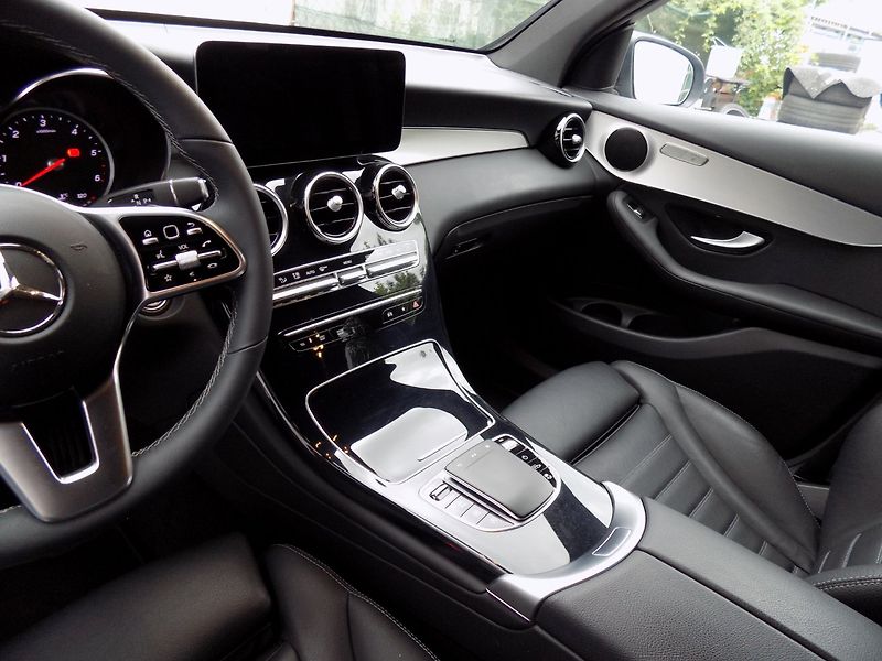 Mercedes-Benz GLC (2021) 400d/Coupé/4-Matic/Full-LED/ - fotka 24 z 43