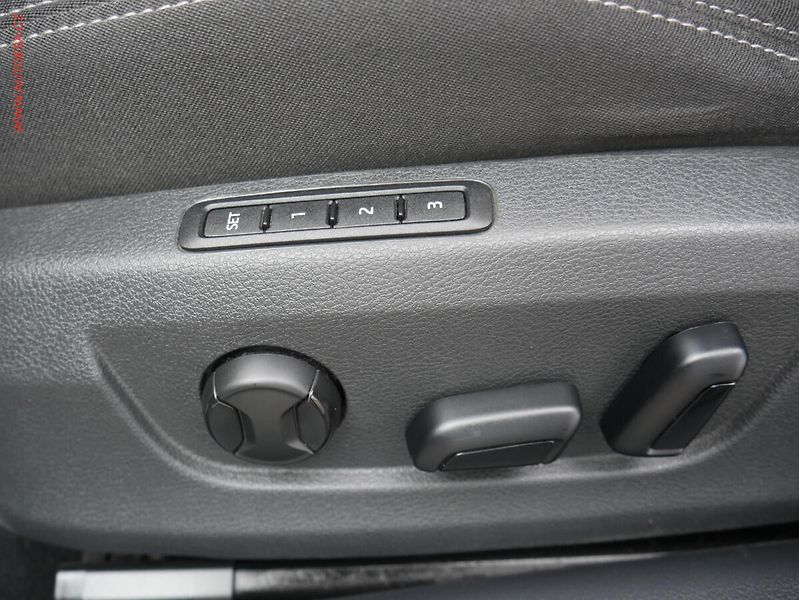 Škoda Superb (2017) 1.6TDi, DSG, navi, xenon - fotka 16 z 21