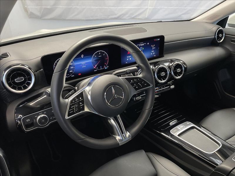 Mercedes-Benz CLA 180d Shooting Brake Progressiv - fotka 9 z 21