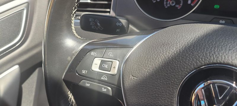 Volkswagen Golf Sportsvan (2015) 1,2TSi 81kW benzín „Lounge“ - fotka 25 z 41