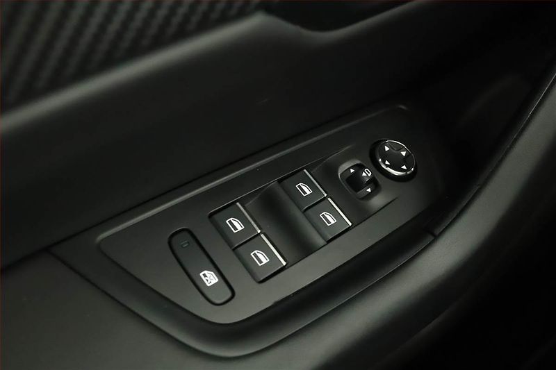 Peugeot 508 (2019) Allure 1.6 PureTech, Automat - fotka 16 z 17