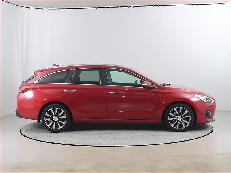 Hyundai i30 (2018) 1.4 T-GDI, Automat, Serv.kniha - fotka 6 z 18