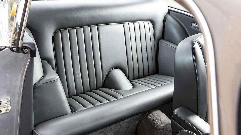 Aston Martin DB5 z filmu Goldfinger