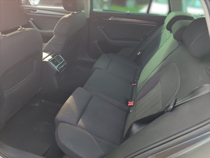 Škoda Superb 1,4 PHEV 160 Style DSG - fotka 7 z 11