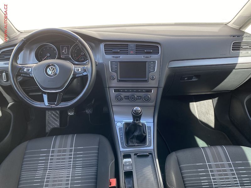 Volkswagen Golf (2015) 1.2 TSi, Lounge, navi - fotka 8 z 18