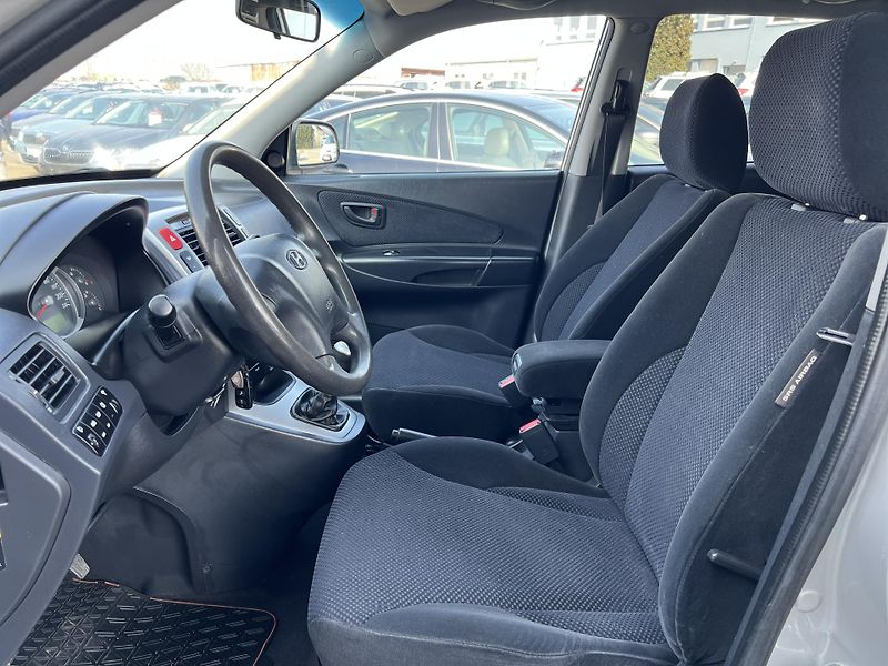 Hyundai Tucson 2.0CRDi 4x4 KLIMATIZACE ALU - fotka 9 z 35