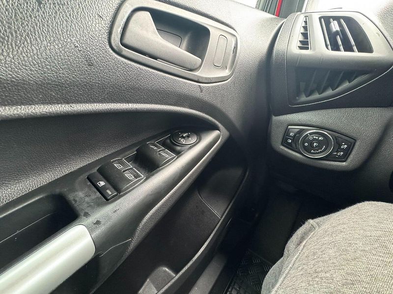 Ford Tourneo Connect (2017) 1,5D 88 KW BEZ AD BLUE DPH - fotka 20 z 43