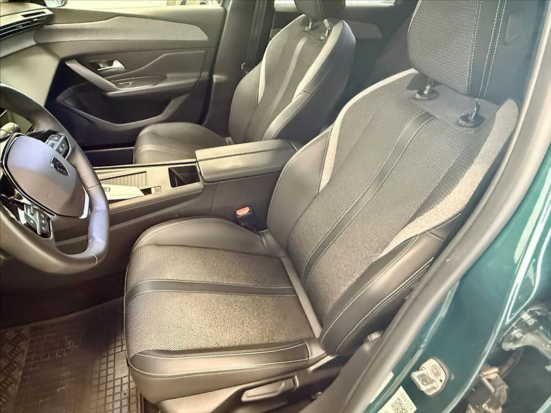 Peugeot 308 1,2 i ALLURE 1.MAJITEL - fotka 9 z 18