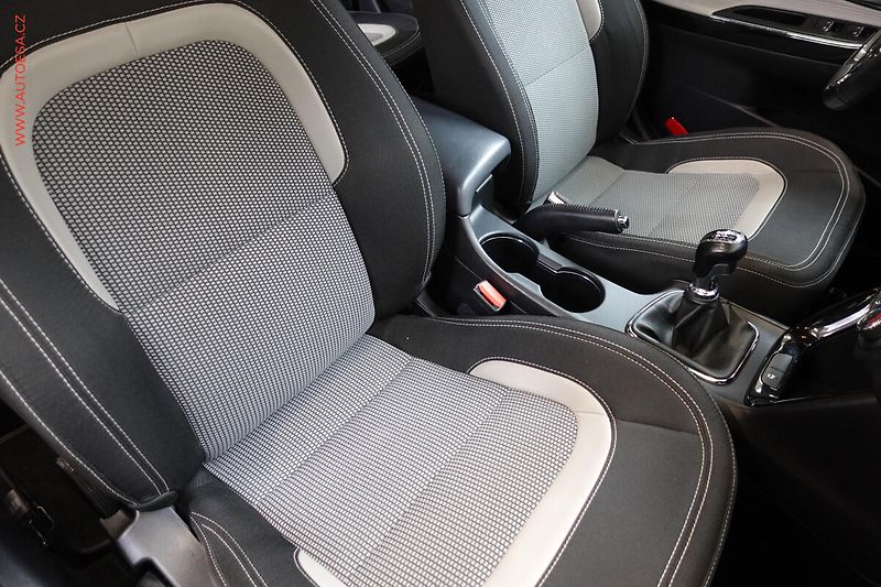 Kia Ceed (2016) 1.6CRDi, Navi, AC - fotka 11 z 23