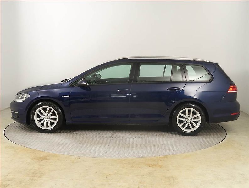Volkswagen Golf (2019) 1.5 TSI, Tempomat - fotka 3 z 18