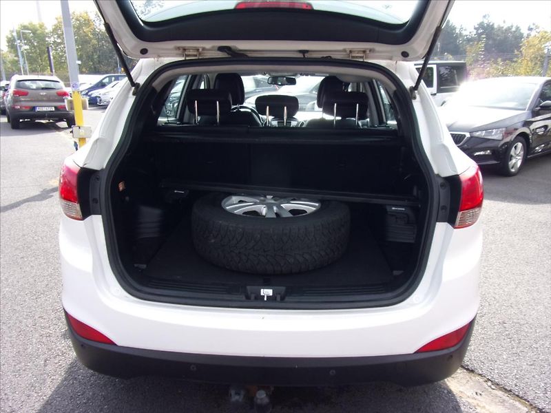 Hyundai ix35 2,0 CRDi Trikolor 4x4 100kW - fotka 13 z 26