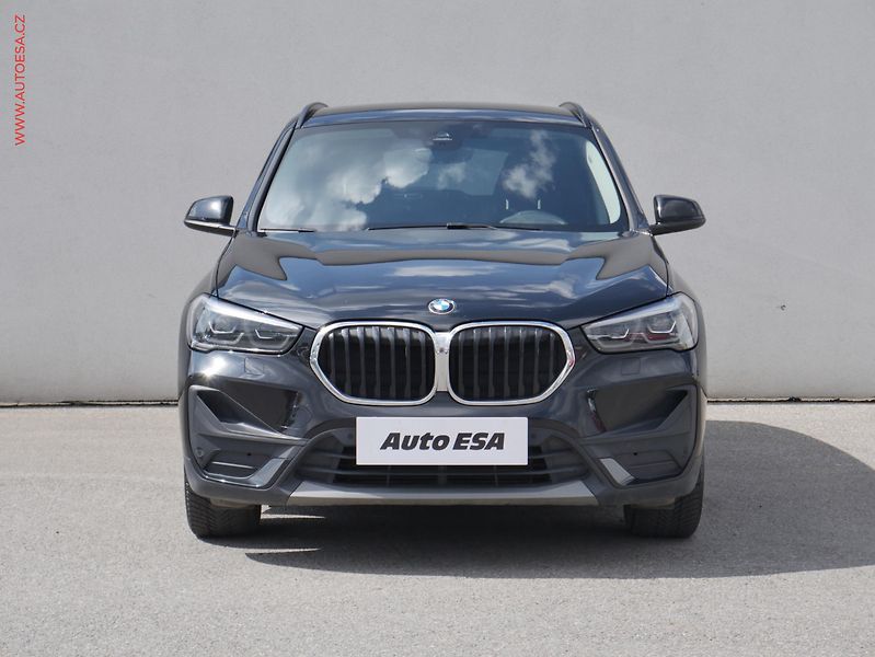 BMW X1 (2020) 2.0D 2.0 xDrive18d, ČR, AT - fotka 2 z 17
