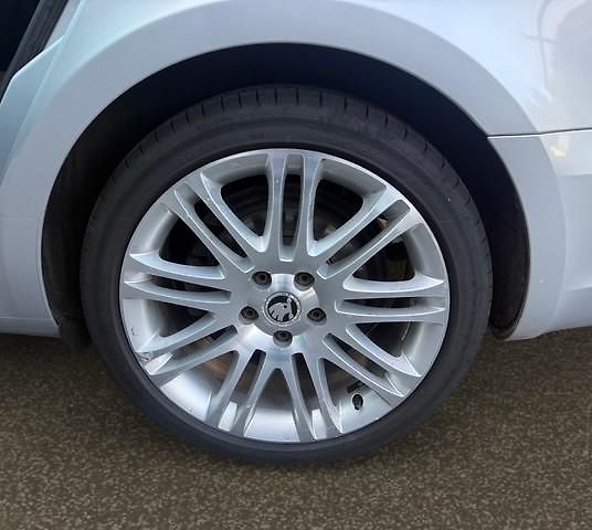 Škoda Superb (2014) Ambition plus2,0TDI 103kW Man6 - fotka 17 z 17