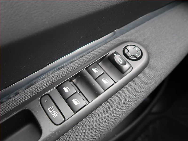Peugeot 5008 (2014) Active Pack 1.6 HDi, Automat - fotka 17 z 19