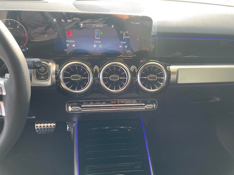 Mercedes-Benz GLB (2025) 200d 4MATIC - fotka 10 z 16