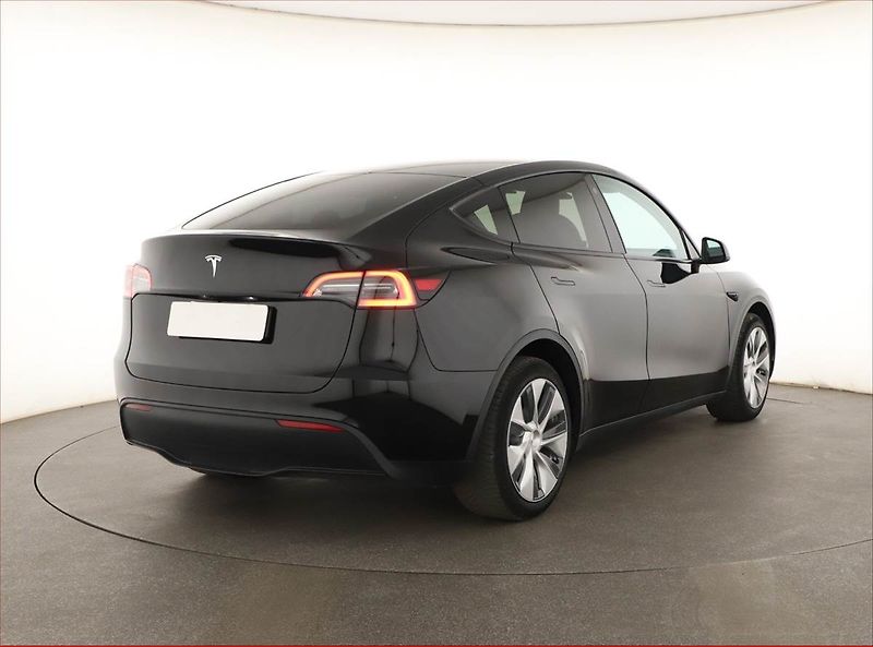 Tesla Model Y (2023) RWD LFP 60kWh, SoH 95% - fotka 5 z 30