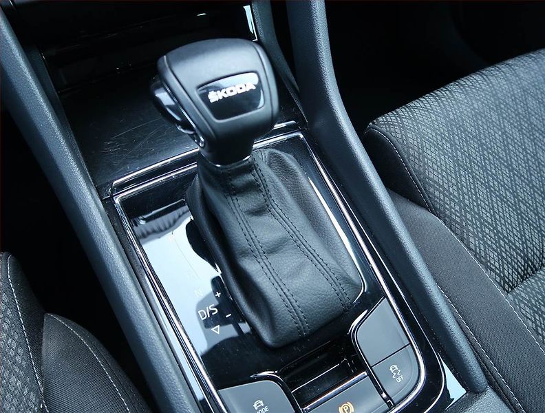 Škoda Karoq (2023) Style Plus 1.5 TSI - fotka 13 z 16