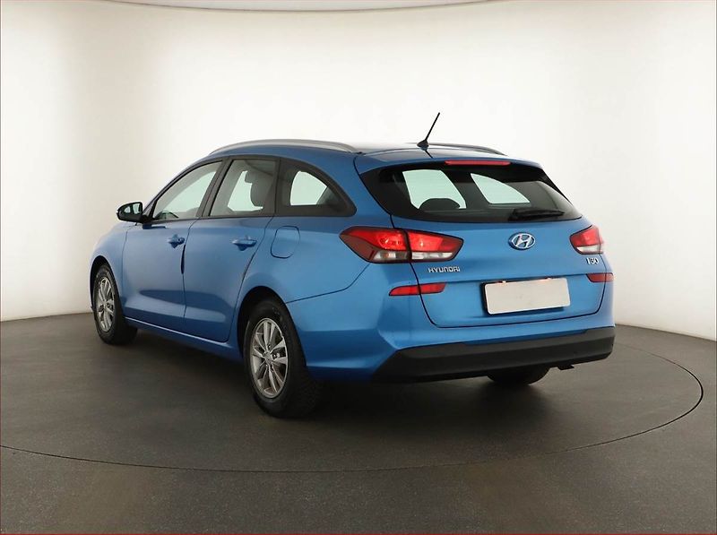 Hyundai i30 (2018) Comfort 1.0 T-GDI, Serv.kniha - fotka 4 z 13