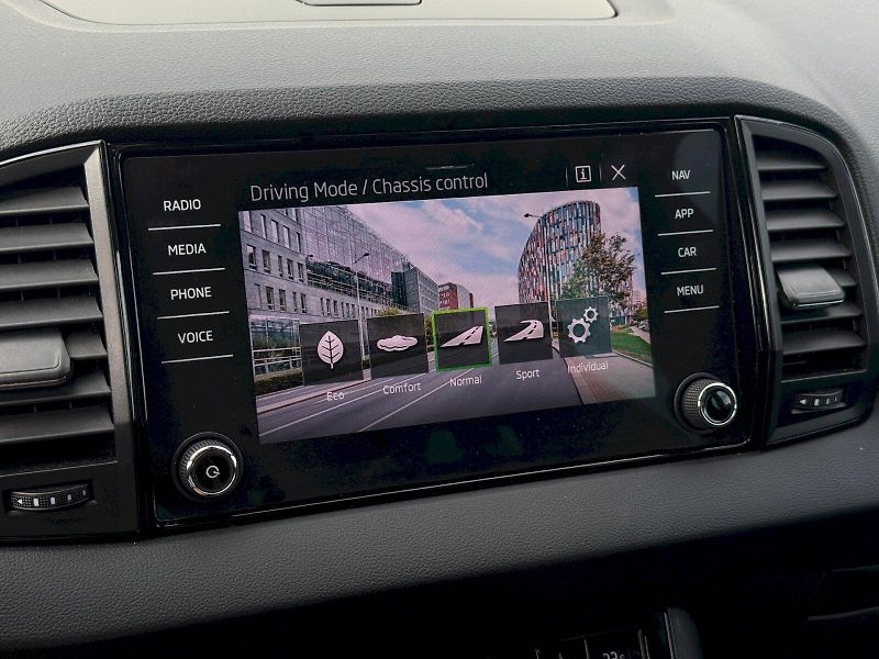 Škoda Karoq (2024) 1.5 TSI 110 kW DSG SportLine - fotka 15 z 23