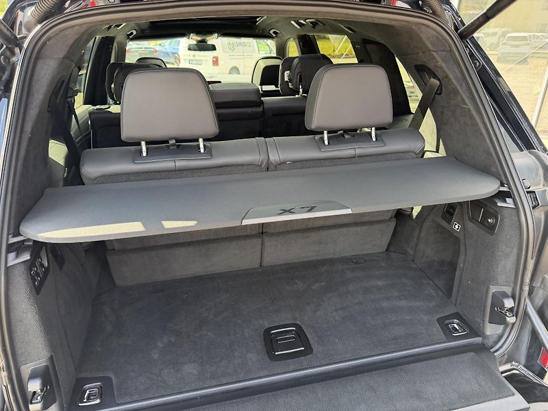 BMW X7 (2022) 40XD 250kW M-PAKET R22 CZ TOP! - fotka 24 z 48