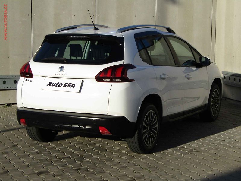 Peugeot 2008 (2019) 1.2 PT, 2.maj,ČR, Navi, park - fotka 4 z 20