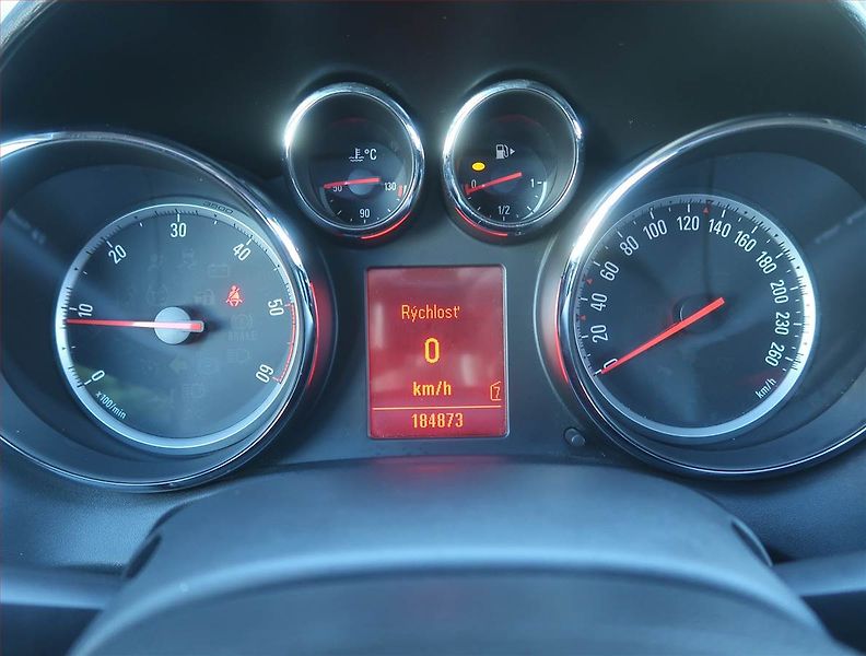 Opel Astra (2011) 1.7 CDTI, Navi, Xenony - fotka 11 z 15