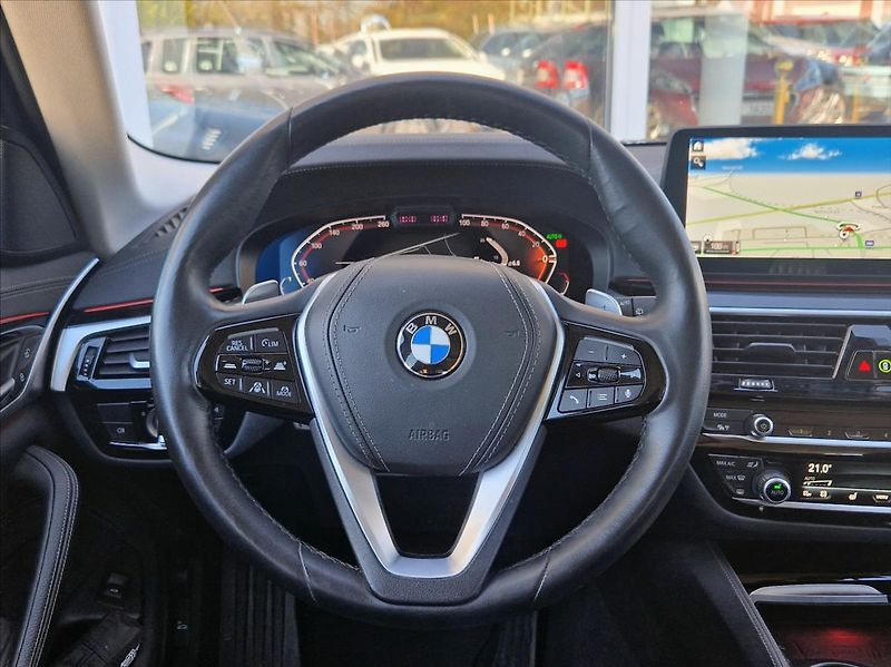 BMW Řada 5 3,0 530d TOURING KOMPLETVÝBAVA - fotka 19 z 39