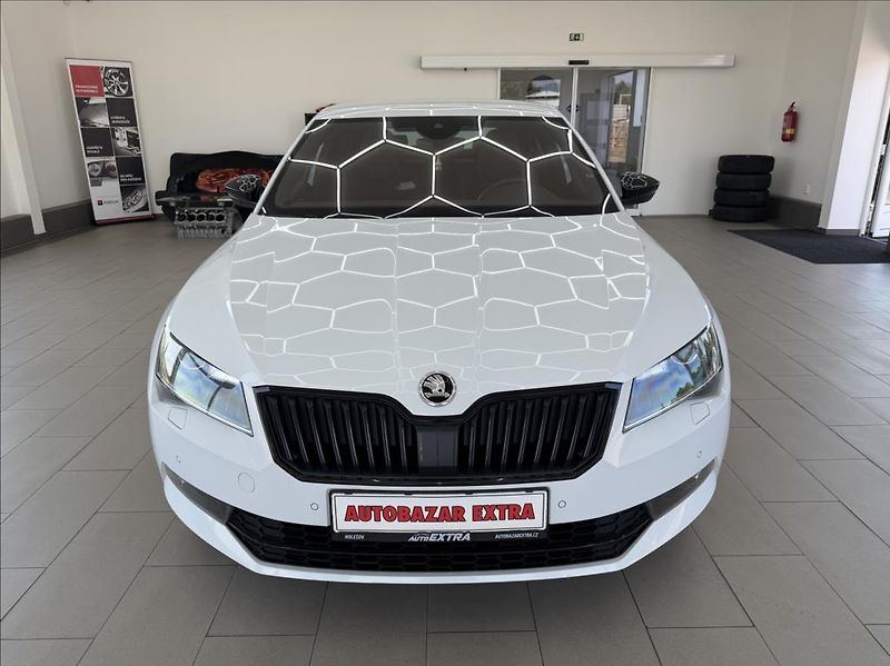 Škoda Superb 2,0 TDi, Sportline, Navi, DSG - fotka 8 z 36