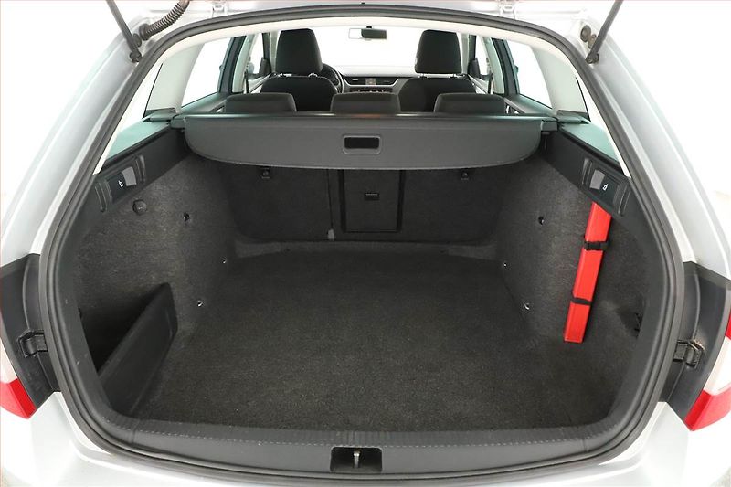 Škoda Octavia (2014) Ambition 1.6 TDI, Serv.kniha - fotka 10 z 13