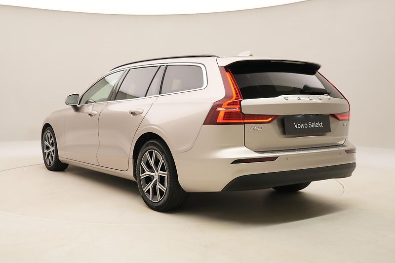 Volvo V60 B4 CORE AUT CZ - fotka 10 z 58