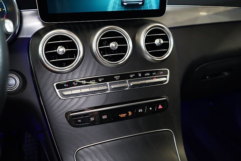 Mercedes-Benz GLC 300d 4M AMG, Nezávislé, Tažné - fotka 39 z 48