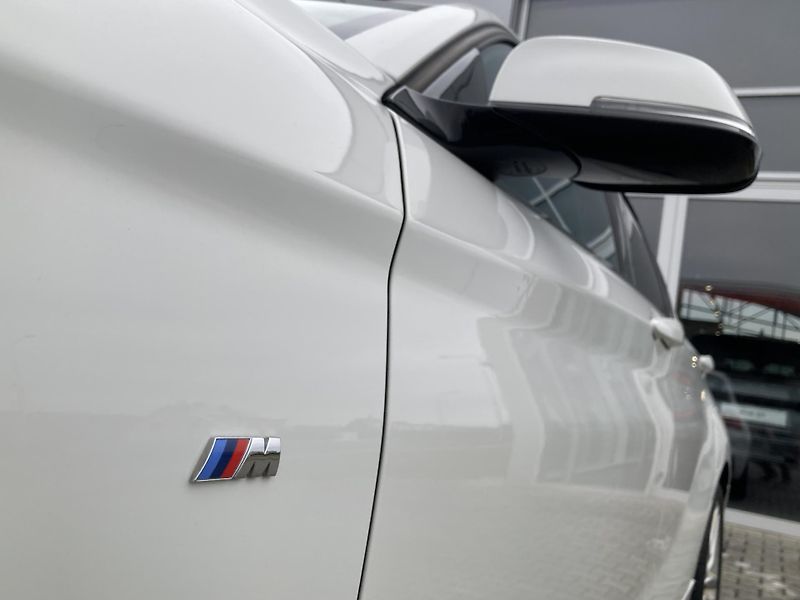 BMW Řada 1 (2016) 118d xDrive, M paket, serviska - fotka 33 z 35