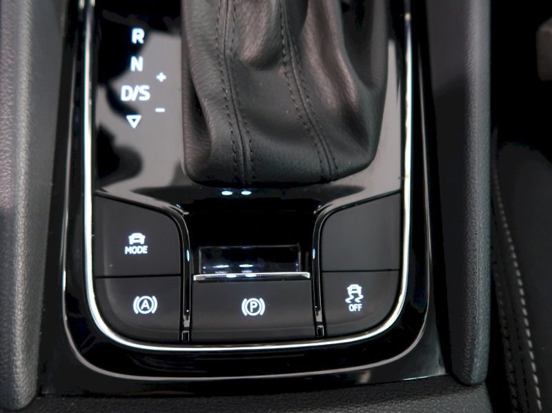 Škoda Karoq (2025) TOP SELECTION 1.5TSI 110KW DSG - fotka 34 z 41