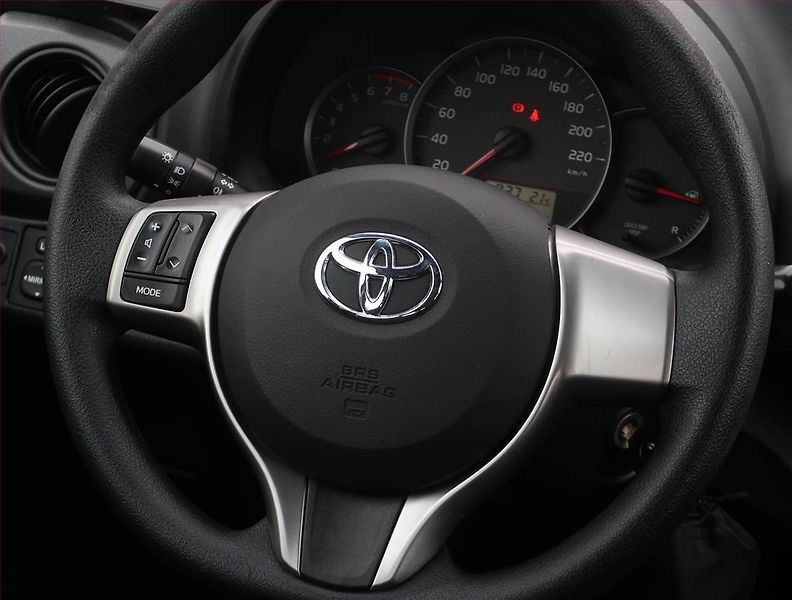 Toyota Yaris (2013) 1.0 VVT-i, Park. senzory - fotka 17 z 17