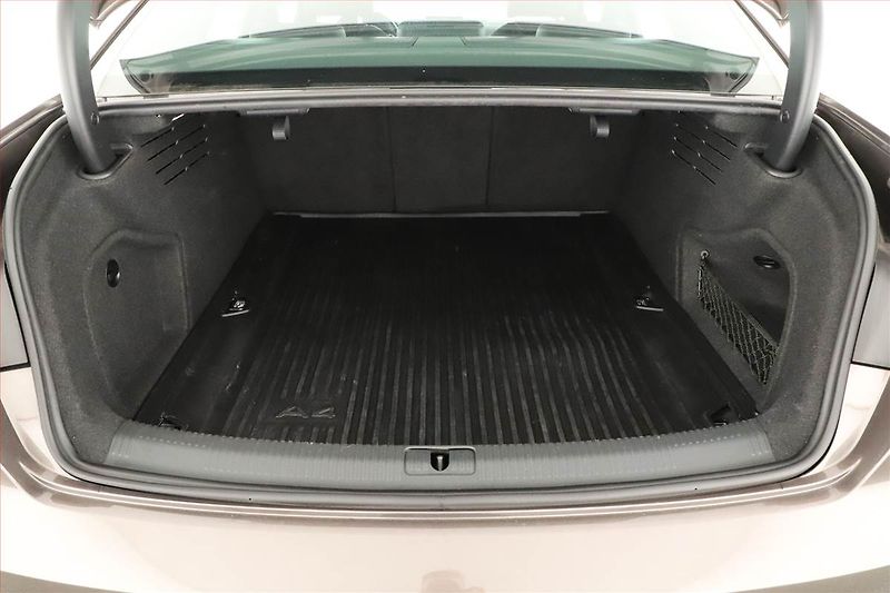 Audi A4 (2018) 40 TFSI, 4X4, Automat, ČR - fotka 19 z 20