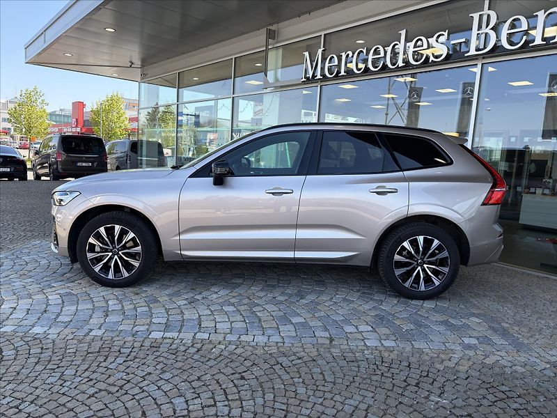 Volvo XC60 2,0   B4 AWD Dark PLUS - fotka 2 z 32