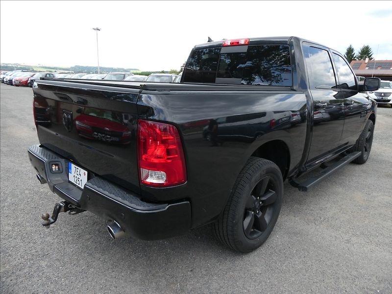 RAM 1500 5,7 HEMI Bighorn 295kW AT8 - fotka 7 z 35