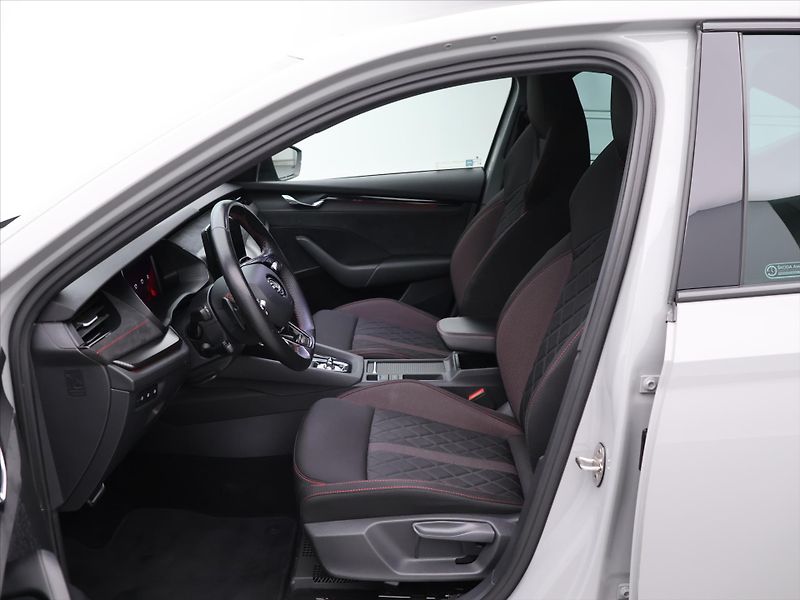 Škoda Octavia 2,0 TSI RS 180kW DSG CZ 1.Maj - fotka 11 z 30