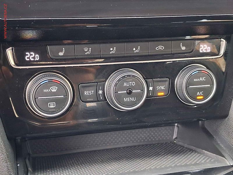 Volkswagen Passat (2020) 2.0TDi, ČR, DSG, LED, kamera - fotka 16 z 19