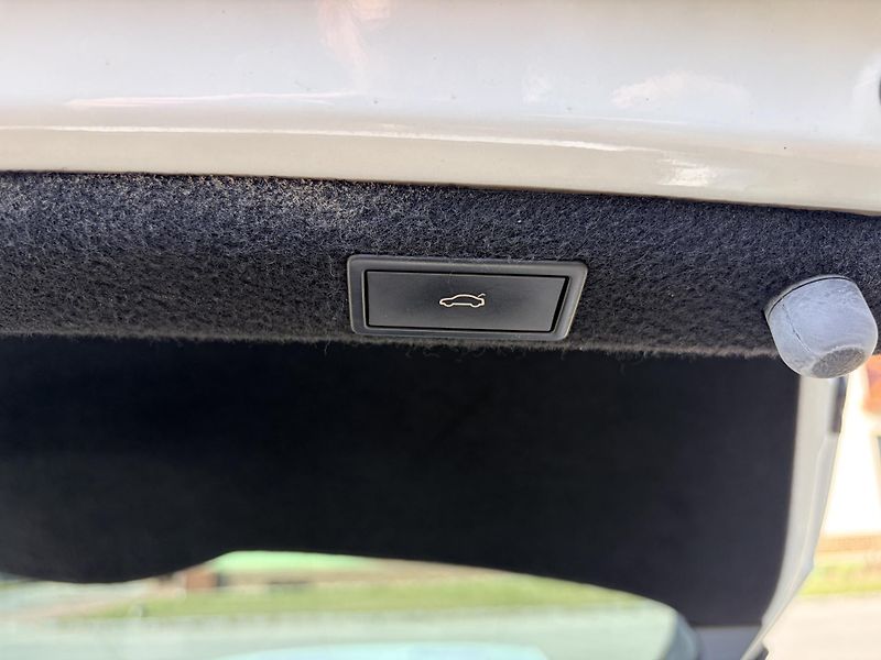 Škoda Superb 2.0TDI DSG MATRIX CANTON - fotka 52 z 59